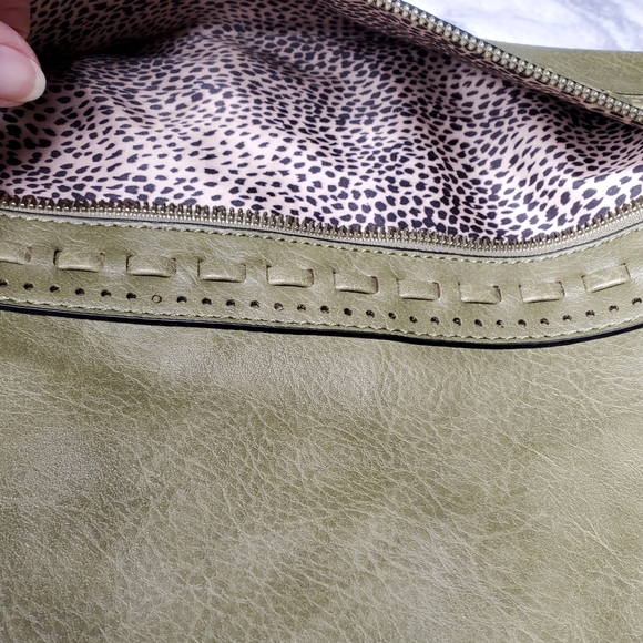 High Quality Pebbled Vegan Leather Purse - Picture 8 of 15